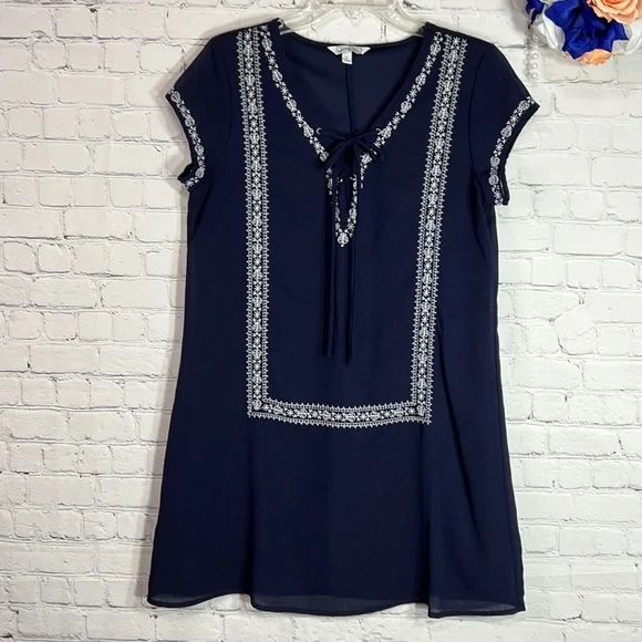 green emerald velvet dress Speechless Women's Full Length Embroidered Dress (Junior's), Blue/Nude, 3 :  Amazon.ca: Clothing, Shoes & Accessories
